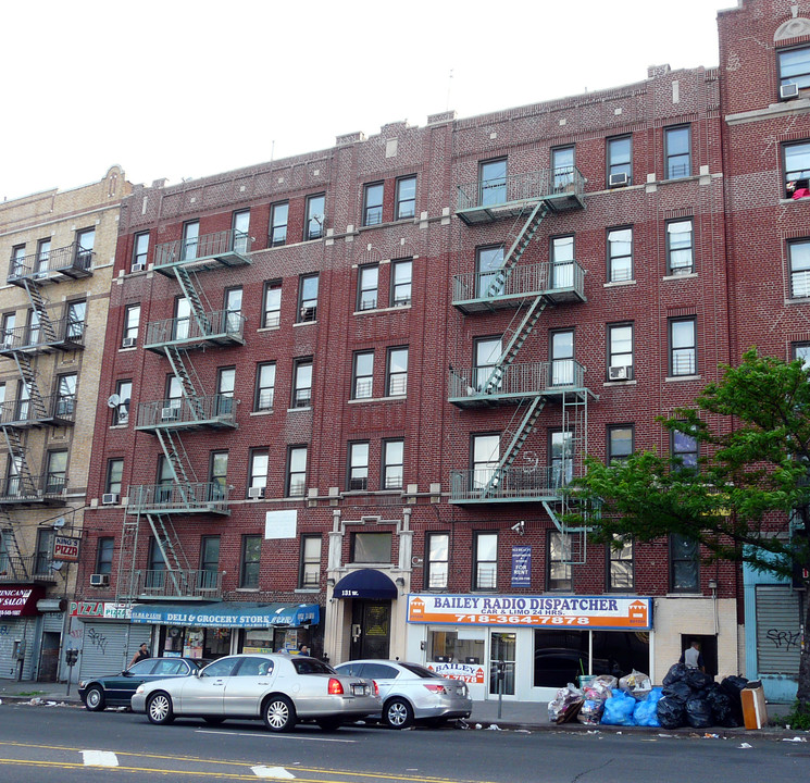 131 W Kingsbridge Rd in Bronx, NY - Building Photo