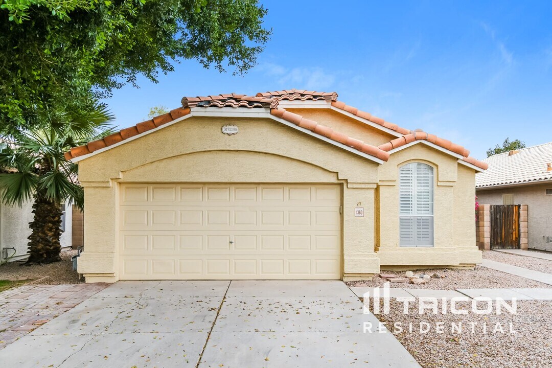 1360 E Century Ave in Gilbert, AZ - Building Photo