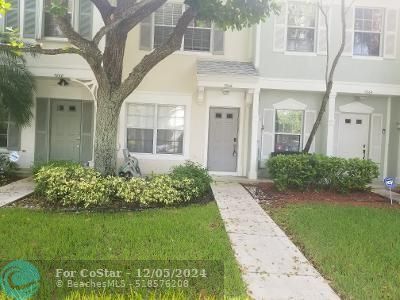 7866 Dixie Beach Cir in Tamarac, FL - Building Photo