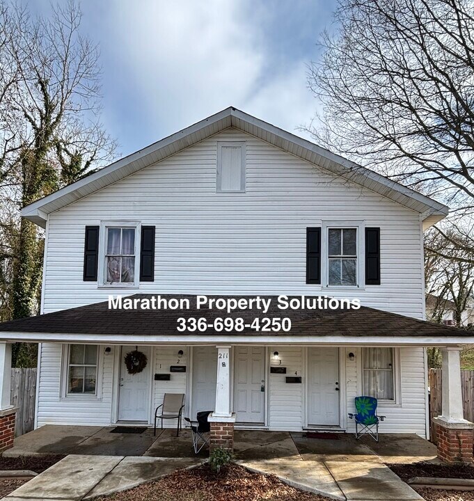 211 W Murphy St, Unit 211-03 in Madison, NC - Building Photo