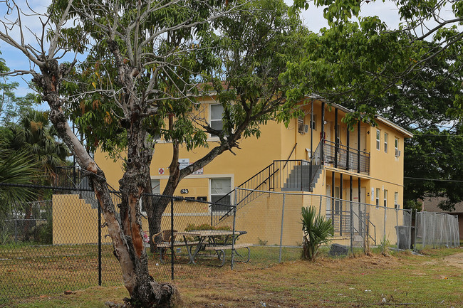 623 9th St in West Palm Beach, FL - Foto de edificio - Building Photo