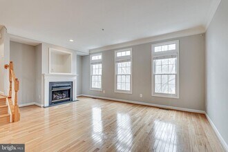 8872 Ashgrove House Ln in Vienna, VA - Building Photo - Building Photo