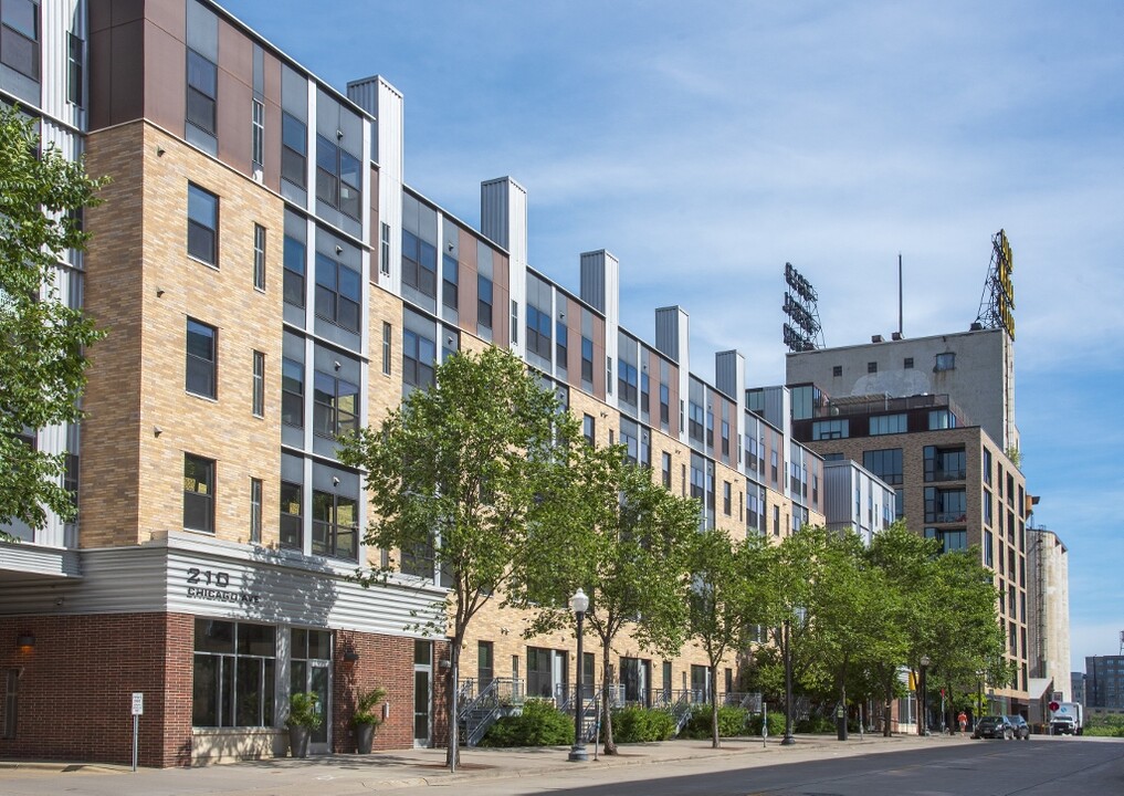 St Anthony Mills Apartments in Minneapolis, MN - Foto de edificio