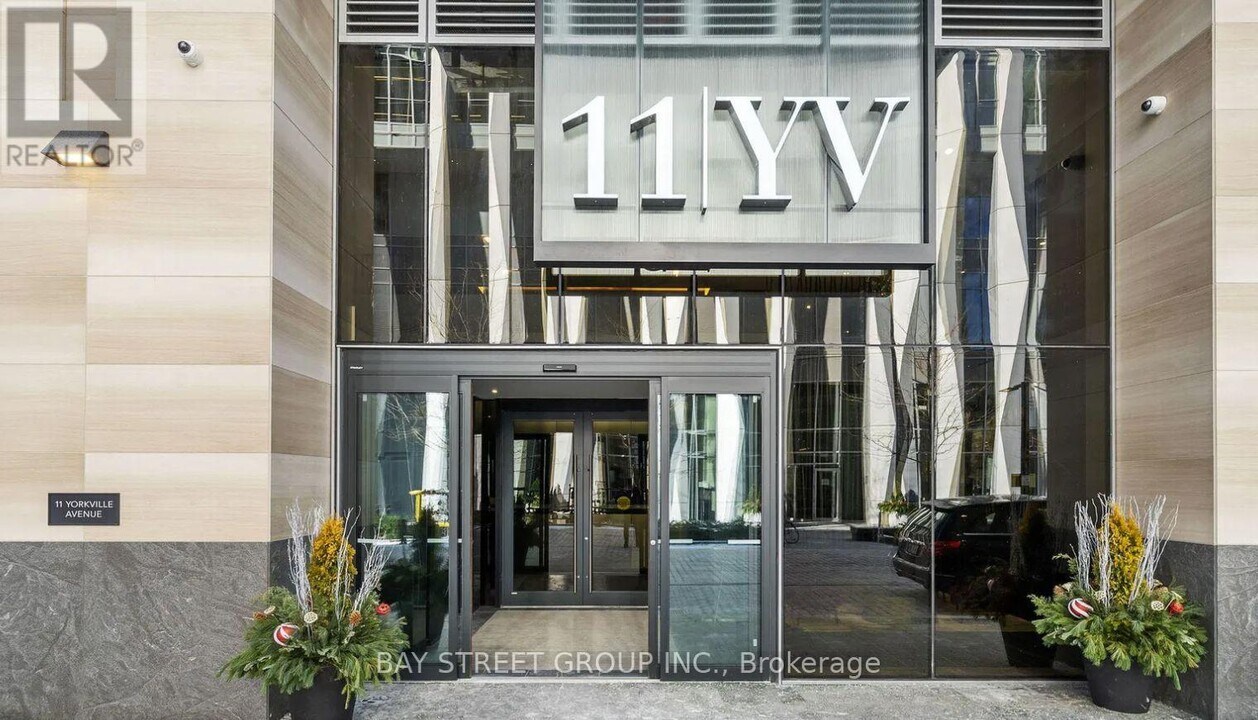 11 Yorkville Ave in Toronto, ON - Building Photo