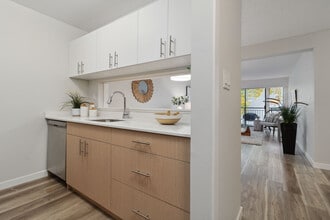 Lynmour Apartments in North Vancouver, BC - Building Photo - Building Photo