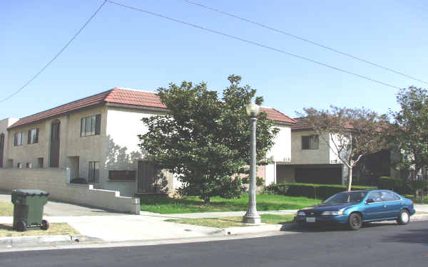 618 S 6th St in Alhambra, CA - Building Photo