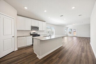 5000 Hazelnut Ln in Austin, TX - Building Photo - Building Photo