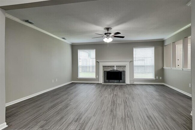 8830 Village Hills Dr in Spring, TX - Building Photo - Building Photo