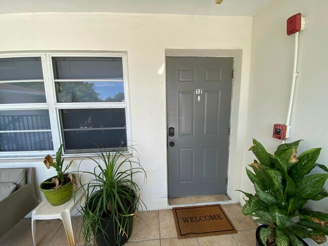 property at 605 N Federal Hwy