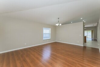 3004 Prairie Iris Dr in Land O Lakes, FL - Foto de edificio - Building Photo