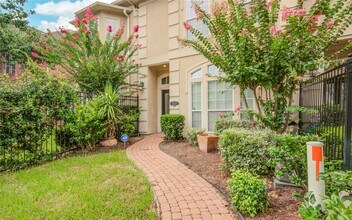 13619 Brookbluff Ln in Houston, TX - Building Photo - Building Photo