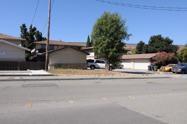 1838-1840 Strobridge Ave in Hayward, CA - Foto de edificio - Building Photo