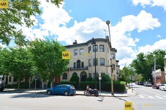 923 Beacon St, Unit 2 in Boston, MA - Building Photo - Building Photo