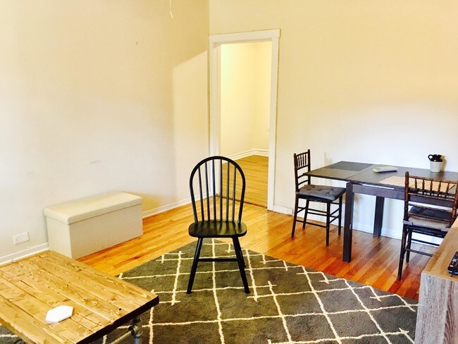 3408 W Berteau Ave-Unit -3408-1 in Chicago, IL - Foto de edificio - Building Photo