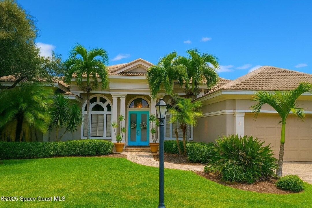 416 Southampton Dr in Indialantic, FL - Building Photo
