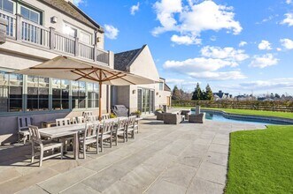 110 Rose Hill Rd in Water Mill, NY - Foto de edificio - Building Photo