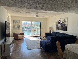 7600 Sun Island Dr S, Unit 205 in South Pasadena, FL - Building Photo
