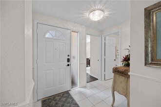 9022 Michael Cir in Naples, FL - Foto de edificio - Building Photo