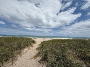 2207 NE 33rd Ave in Fort Lauderdale, FL - Building Photo - Building Photo