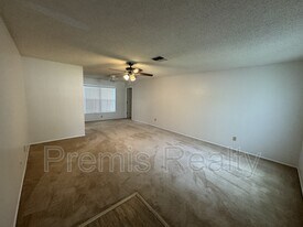 2772 Lomond Dr in Palm Harbor, FL - Building Photo