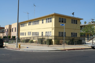 2760 San Marino St in Los Angeles, CA - Building Photo - Building Photo