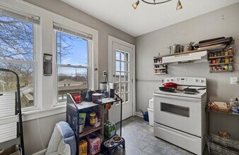 1837 E Hillcrest Ave, Unit Upper in Milwaukee, WI - Building Photo - Building Photo