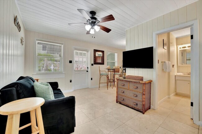 72 Gulf Blvd in Indian Rocks Beach, FL - Building Photo - Building Photo