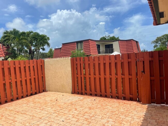 3878 Victoria Dr in West Palm Beach, FL - Foto de edificio - Building Photo