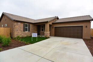 3206 N Kent St in Visalia, CA - Building Photo