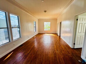 324 W Sepulveda St in Los Angeles, CA - Building Photo - Building Photo