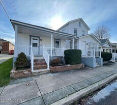 90 Poplar Ave in Deal, NJ - Building Photo