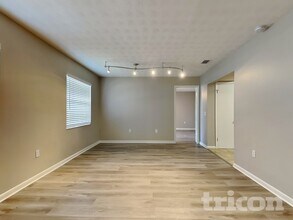 806 Bills Cir in Brandon, FL - Building Photo - Building Photo