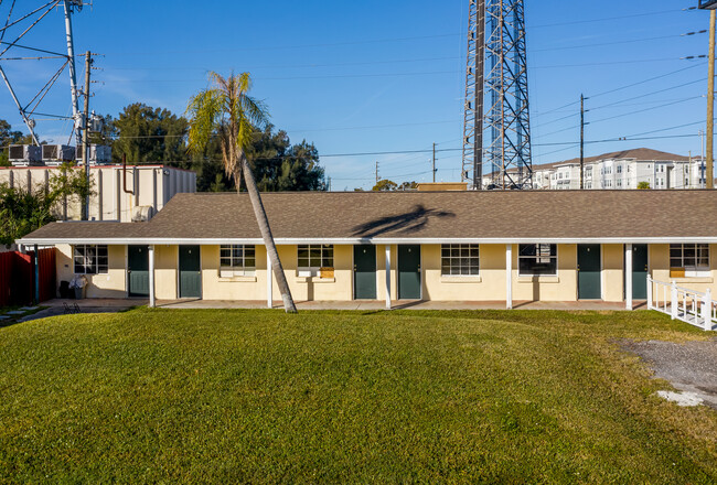 Trak Motel in St. Petersburg, FL - Building Photo - Building Photo