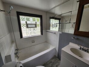 286 W Grace St in Bedford, OH - Building Photo - Building Photo