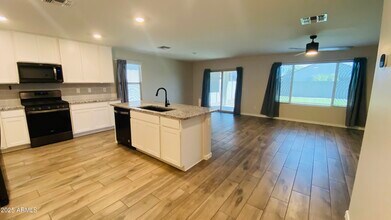 17461 W Molly Ln in Surprise, AZ - Building Photo - Building Photo