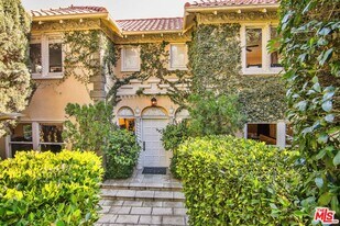 2022 Whitley Ave in Los Angeles, CA - Building Photo