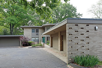 Golfview Apartments in Royal Oak, MI - Building Photo - Building Photo