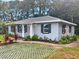 6215 58th Ave N in St. Petersburg, FL - Building Photo