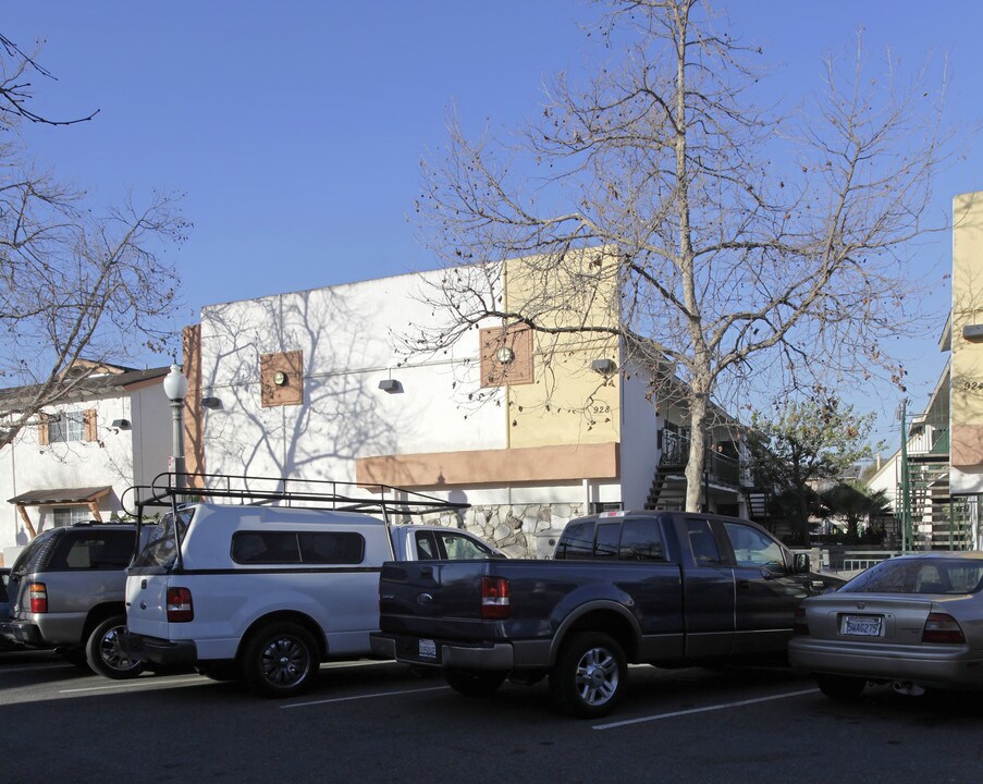 Minnie Street Apartments in Santa Ana, CA - Building Photo