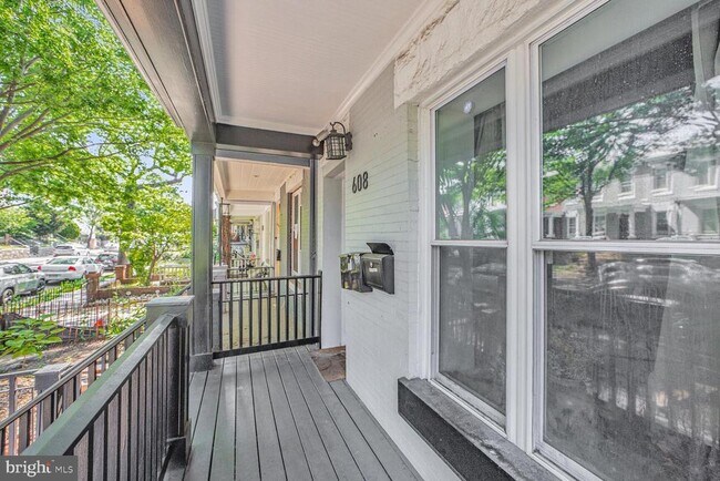 608 Irving St NW in Washington, DC - Building Photo - Building Photo