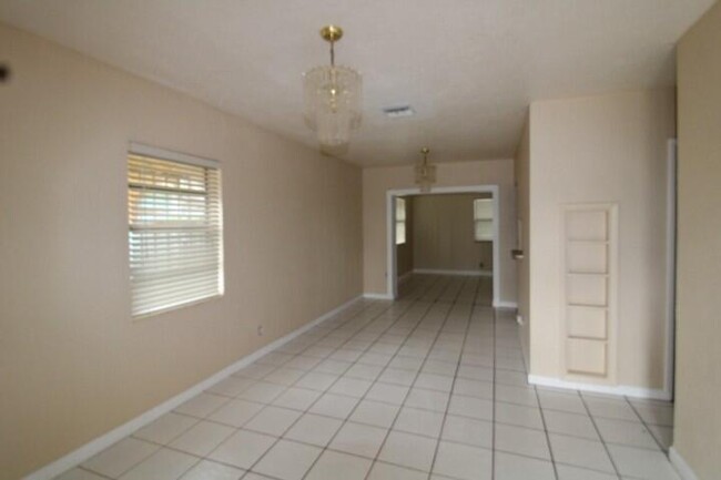 376 W 15th St in West Palm Beach, FL - Building Photo - Building Photo