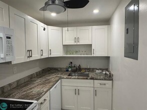 3000 Riomar St in Fort Lauderdale, FL - Building Photo - Building Photo