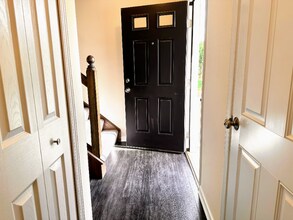 33168 Beverly Ln in Avon Lake, OH - Foto de edificio - Building Photo