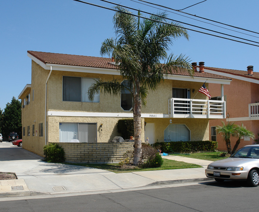 5041 Dunbar Ave in Huntington Beach, CA - Building Photo