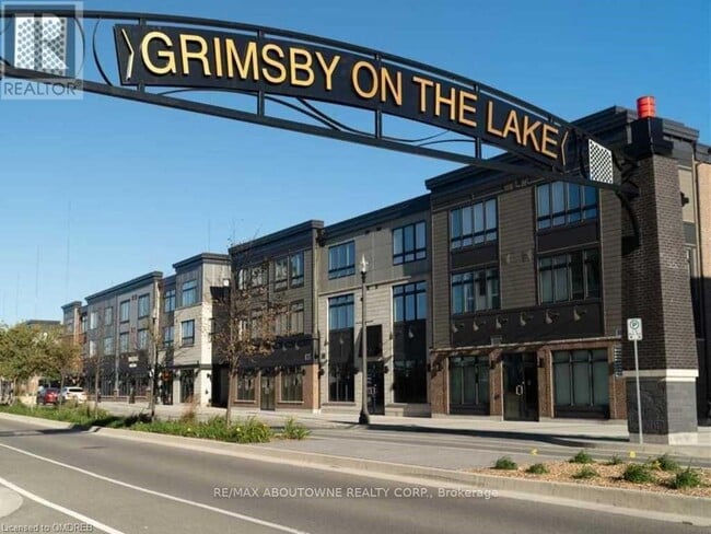 541-541 Winston Rd in Grimsby, ON - Building Photo - Building Photo