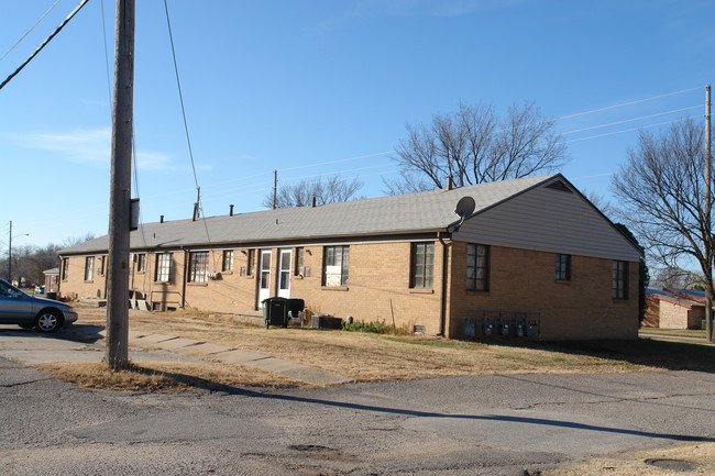 632-638 S Woodlawn St in Wichita, KS - Building Photo - Building Photo
