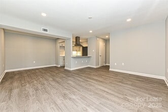 5020 Sardis Rd in Charlotte, NC - Building Photo - Building Photo