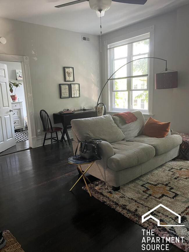1442 W Fletcher St, Unit 2R