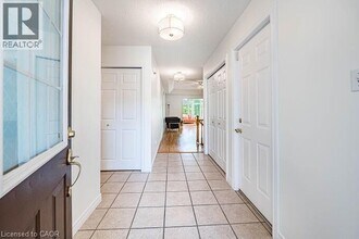 678 Salzburg Dr in Waterloo, ON - Building Photo - Building Photo