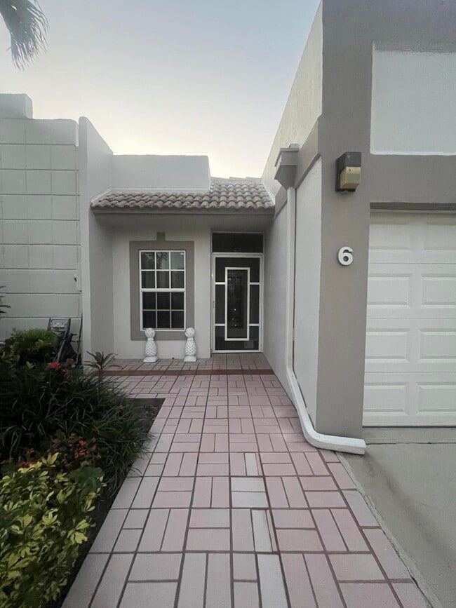 18800 Jolson Ave in Boca Raton, FL - Building Photo - Building Photo